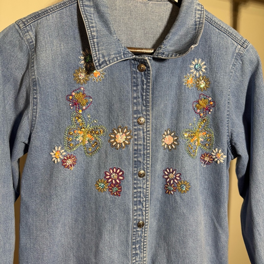 Vintage Denim Button-Up with Embroidered and Beaded Flowers and Butterflies Sz S - Picture 2 of 8